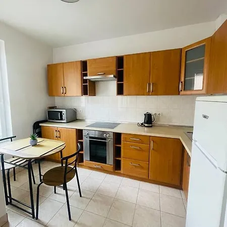 Close To Andrassy Avenue For 4 Persons Apartment *