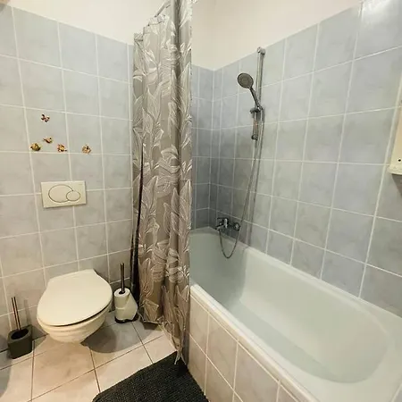 Close To Andrassy Avenue For 4 Persons