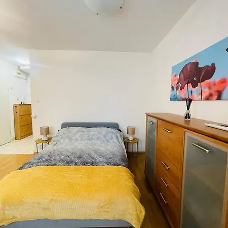 Close To Andrassy Avenue For 4 Persons アパート